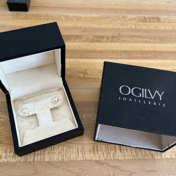 Pearl earrings. - Picture 1 of 3